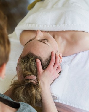 Indian head massage in edinburgh by claire Hay